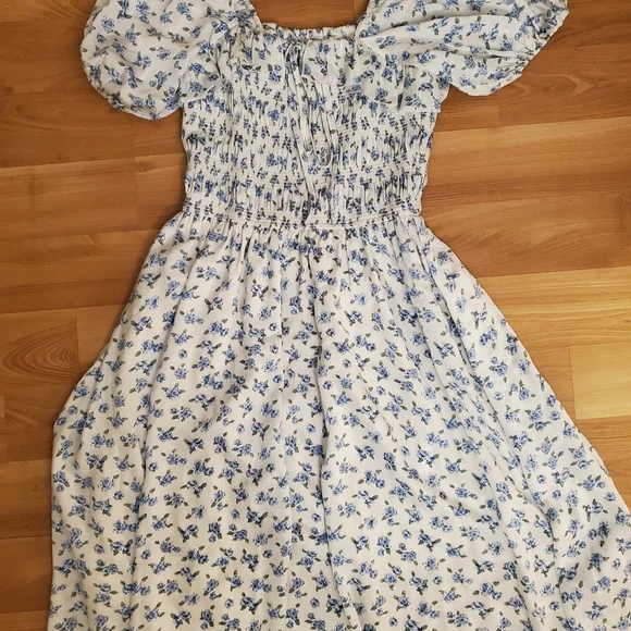 Ivy City Co Blue and White Floral Midi Dress - Picture 1 of 5